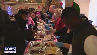 Jews hold Christmas party for migrants