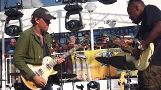 Modern Day Guitar Heroes in a Killer duel! Eric Gales and Joe Bonamassa~Red House