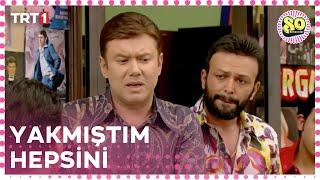 Ahmet ve Ergun gömdüğü kitapları çıkartmaya gidiyor - Seksenler 59.Bölüm