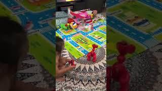 Аслы играет с собакой роботом