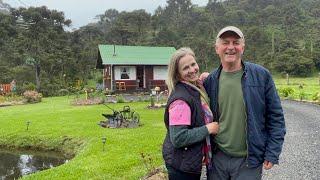 CASAL DEIXOU A CIDADE PRA VIVER NUMA CABANA NO MEIO DO MATO - EDSON E IVANI CHALÉ REFUGIO DAS AGUAS