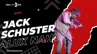 Jack Schuster durante su último concierto con Alux Nahual