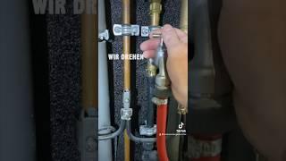 Wasser nachfüllen bei der Heizung. #heizung #heizen #handwerker #howtomake #heizungen