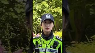 人美聲甜的兔子警官被遊客們偶遇到為了多看兩眼,馬路都不想過了嗎? #杭州警花 #兔子警官 #聲音太好聽了
