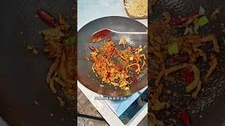 给我一盘豆芽炒肉丝，我可以狂炫三个馒头豆芽炒肉 美食分享 豆芽炒肉的家常做法 美食教程 山西