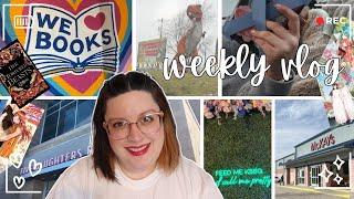 indie bookstore crawl, friend visiting, reading, a big book + manga haul | Weekly Reading Vlog