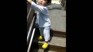 은찬이와 함께 놀이터에..