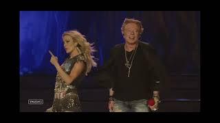 Carrie Underwood w Axl Rose Stagecoach - Sweet Child O' Mine and Paradise City