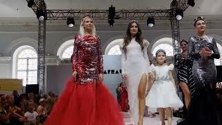 CHAPEAU 2021. Показ коллекции Rina Collection.  Дизайнер Катрина Иванюшкина.  ЦВЗ Манеж, 2021.08.17