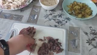 Дуже смачний та простий салат як на свято так і на кожен день.