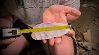 Flintknapping a Coral Dovetail!