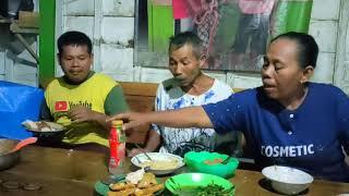 Mangan Bareng Lawuhe Mie, Oseng Kangkung, Dan Tahu Pentol