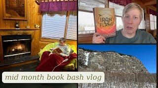 Mid Month Book Bash Vlog - Winter Vacation Edition