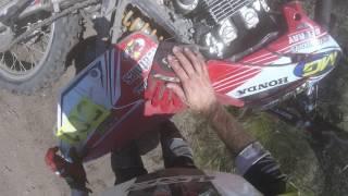 Caída en enduro. Muy bueno