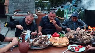 BÜFFELFLEISCH auf HOLZKOHLEGRILL. 500 Kilo BÜFFEL KOCHEN. ENGLISCHE UNTERTITEL