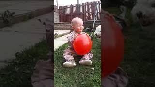 My niece's first time with a balloon so funny