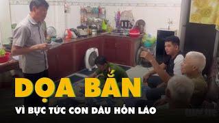 Bố chồng lấy súng AK dọa bắn con dâu, công an khám nhà lòi ra thêm 2 khẩu K54