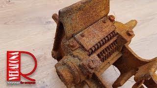 Rusty bone grinder  - Restoration