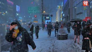 [4K] 2022 First heavy snow in Gangnam, Seoul! Walking in Blizzard! - Quitting time, Rush hour, Korea