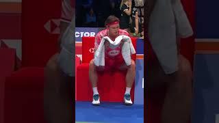 Viktor axelsen vomit on the court #badminton