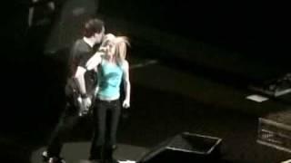 avril lavigne live in new jersey 2004 sk8er boi