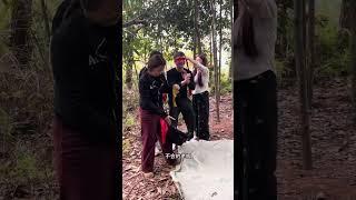 We should severely punish such conduct and let's disclose some humorous stories in the countryside.