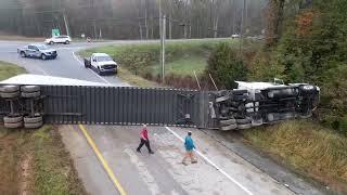 Disastrous WRECK !! How did this Happen !! Day in the Life of an American  Trucker USA crash