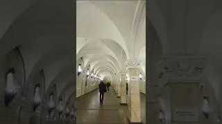 Выход с Комсомольской станции метро на Ленинградский и Ярославский вокзалы, переход. Москва Россия