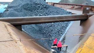 Barge unloading 4700 tons of coal - Part 1 - two workers in red shirts - Vlog of work on the barge