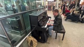 這次換我彈這個最反共的鋼琴time for some anti-CCP boogie-woogie @ st Pancras