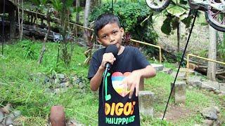 This BOY BEATBOXING like a BOSS