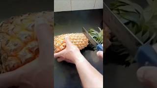 Easy way to cut pineapple# #tips  #food #pineapplecutting#3friends ️️️