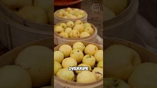 Crunchy snack prepared with pear
