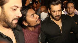 Salman Khan Mobbed By Fans and Media Outside A Restaurant | Bollywood CIA