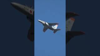 Drunkenness Warning! Japanese T-4 with strange maneuvering as if staggered