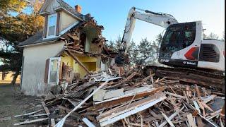 DEMOLISHING A WHOLE HOUSE IN ONE DAY!!