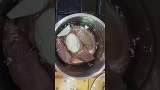 실패없는 아롱사태 수육 (핏물빼기30분,살짝데치기 10분, 끓이기센불10분,약불40분)끝