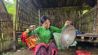 Poor girl survived alone in the forest and was lucky to pick the items. life in the forest