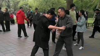 太极推手中的精髓功夫---松沉劲。The essence of Tai Chi push hand kung fu -- Slack strength。