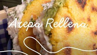 Arepa Rellena de Pollo: Saborea la Auténtica Cocina Latina con Cook and Salsa | Pollo & Cheese Arepa