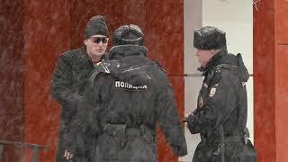 Драка с полицией (Едвард Бил)