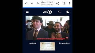 Da war im phoenix Live-Stream kurz das Mikro im Hintergrund an. Hört euch an was der Moderator sagt!