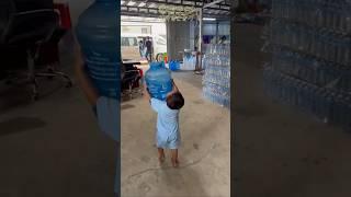 캄보디아애기 아빠일을돕다#캄보디아사람들#캄보디아생활#cambodia#cambodiababy#cambodiapeople#cambodialife#khmerboyis helping
