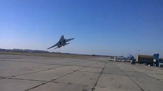 Ukrainian Su-27 dangerous low pass