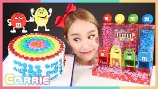 M&M 초콜릿으로 캐리의 알록달록 M&M 케이크 꾸미기 놀이 CarrieAndToys