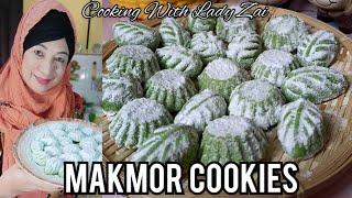 Special Chef Recipe Pistachio Makmor.  Melts in the mouth (translated in Malay Chinese & Arabic)