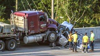 30 Dangerous Heavy Equipment Operator Fails | Idiots Excavator, Truck & Car Fails Compilation