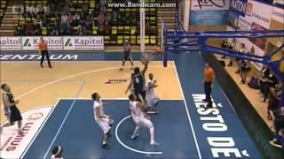 Demarius Bolds huge dunk in game against Decin