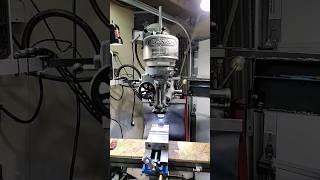 how to operate the power downfeed on a bridgeport milling machine #restorationprojects