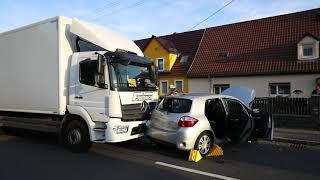 Laußnitz: Schwerer Unfall - LKW kracht in PKW - LAUSITZWELLE